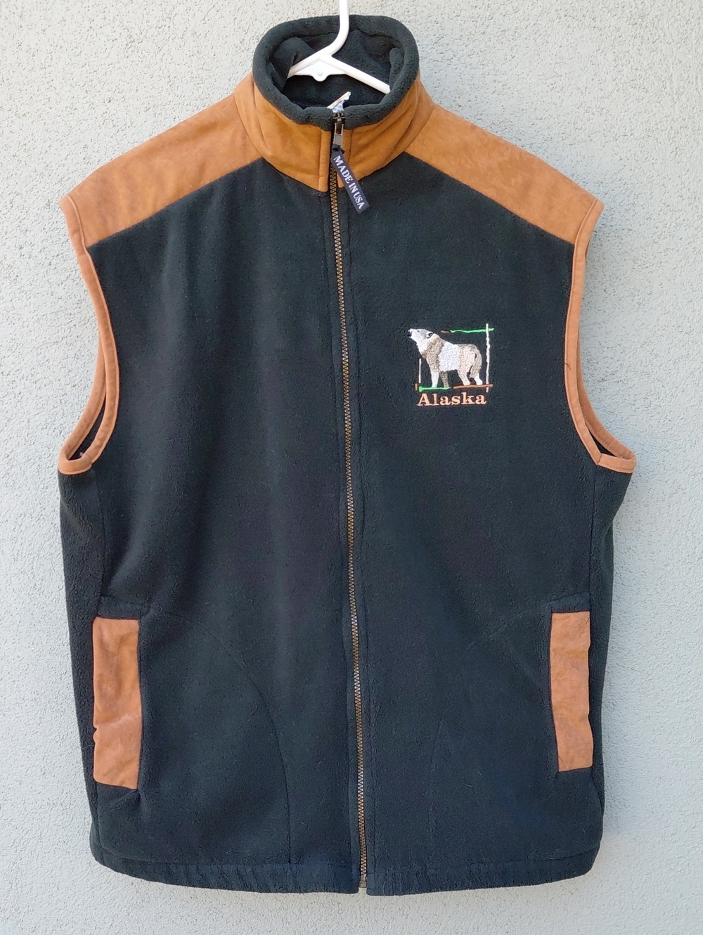 Vintage Polar Graphics Embroidered Wolf Alaska Funnel Neck Fleece Vest XL USA